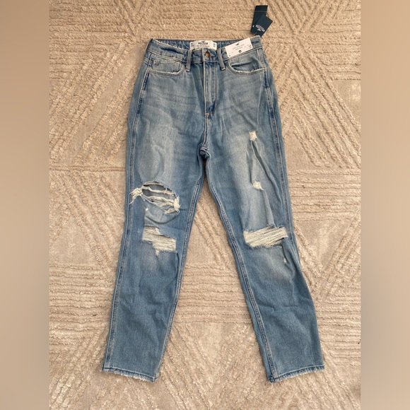 NWT HOLLISTER Curvy High-Rise Mom Jean Distressed Medium to Light Wash - Picture 9 of 14